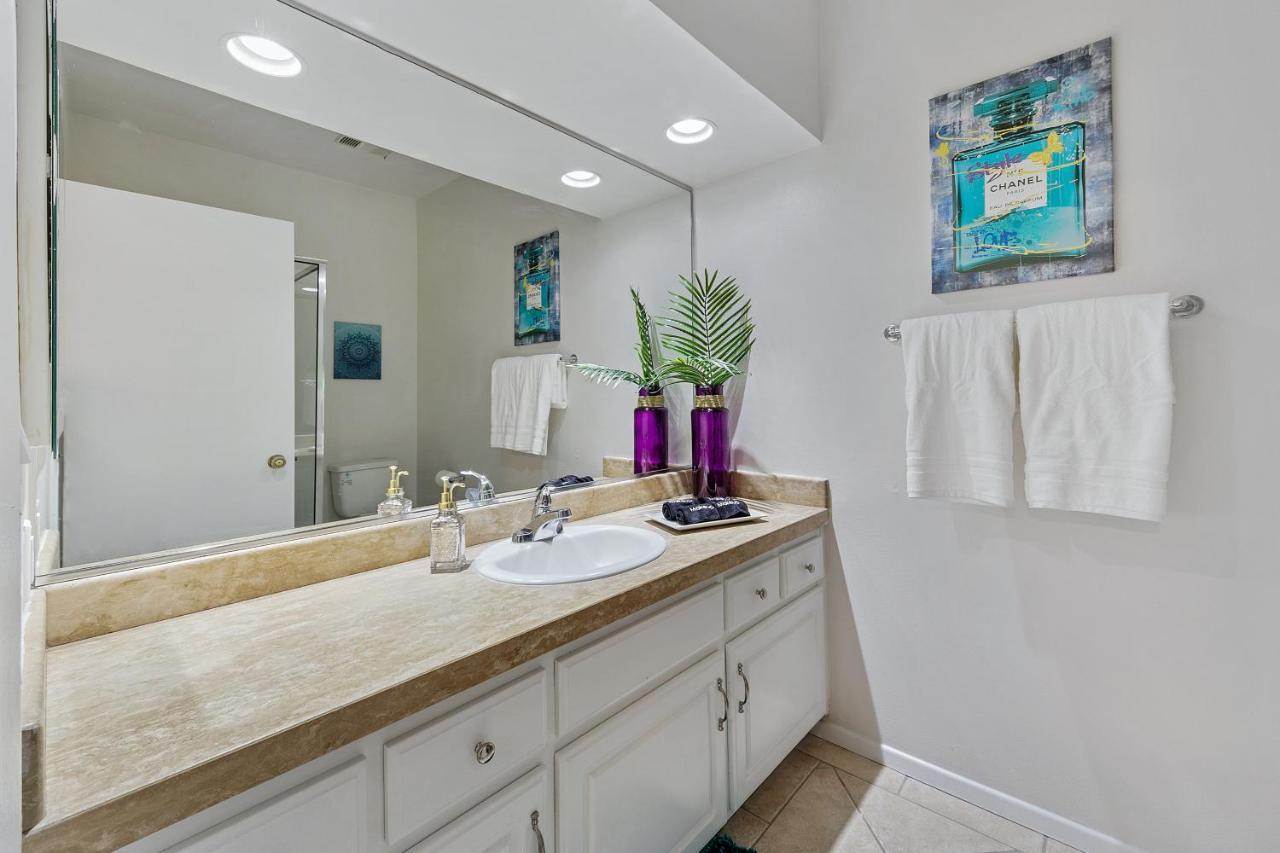 Beverly Hills Chic 2 Bed 2Bath With Patio And Parking 309 Los Angeles Exterior photo