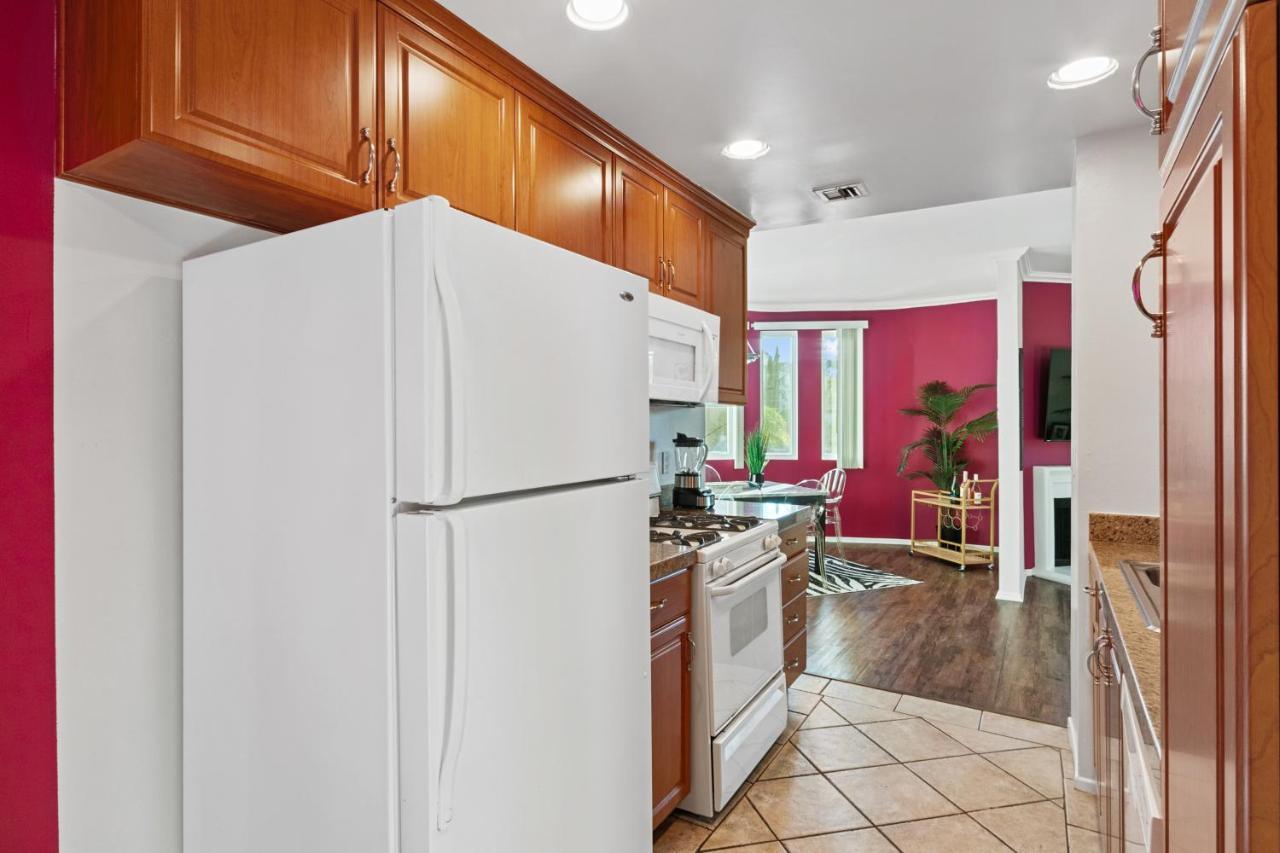 Beverly Hills Chic 2 Bed 2Bath With Patio And Parking 309 Los Angeles Exterior photo