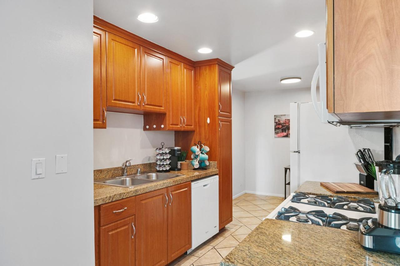 Beverly Hills Chic 2 Bed 2Bath With Patio And Parking 309 Los Angeles Exterior photo