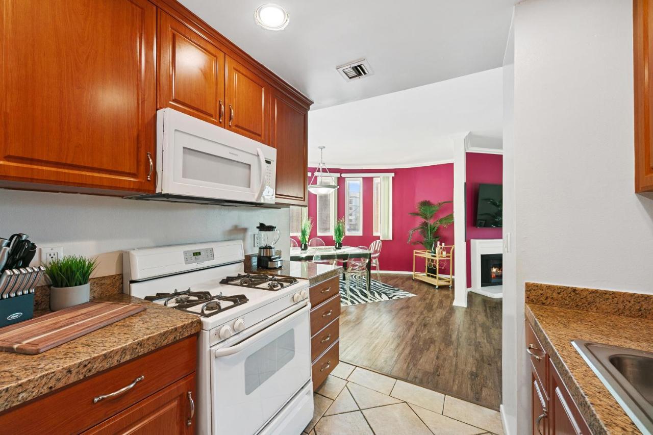 Beverly Hills Chic 2 Bed 2Bath With Patio And Parking 309 Los Angeles Exterior photo